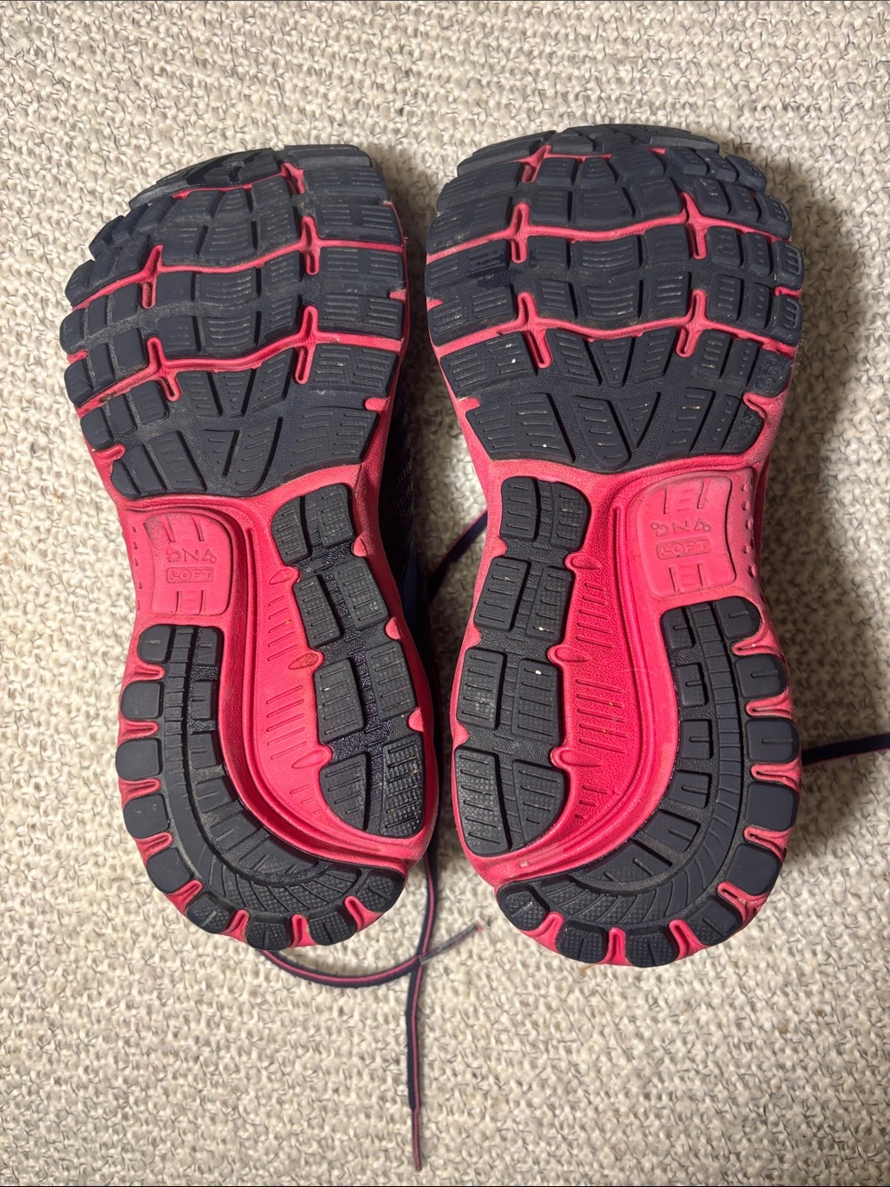 Brooks Ghost 12 Women's Running
Shoes - Navy Blue / Pink - Size 8 - Picture 7 of 8